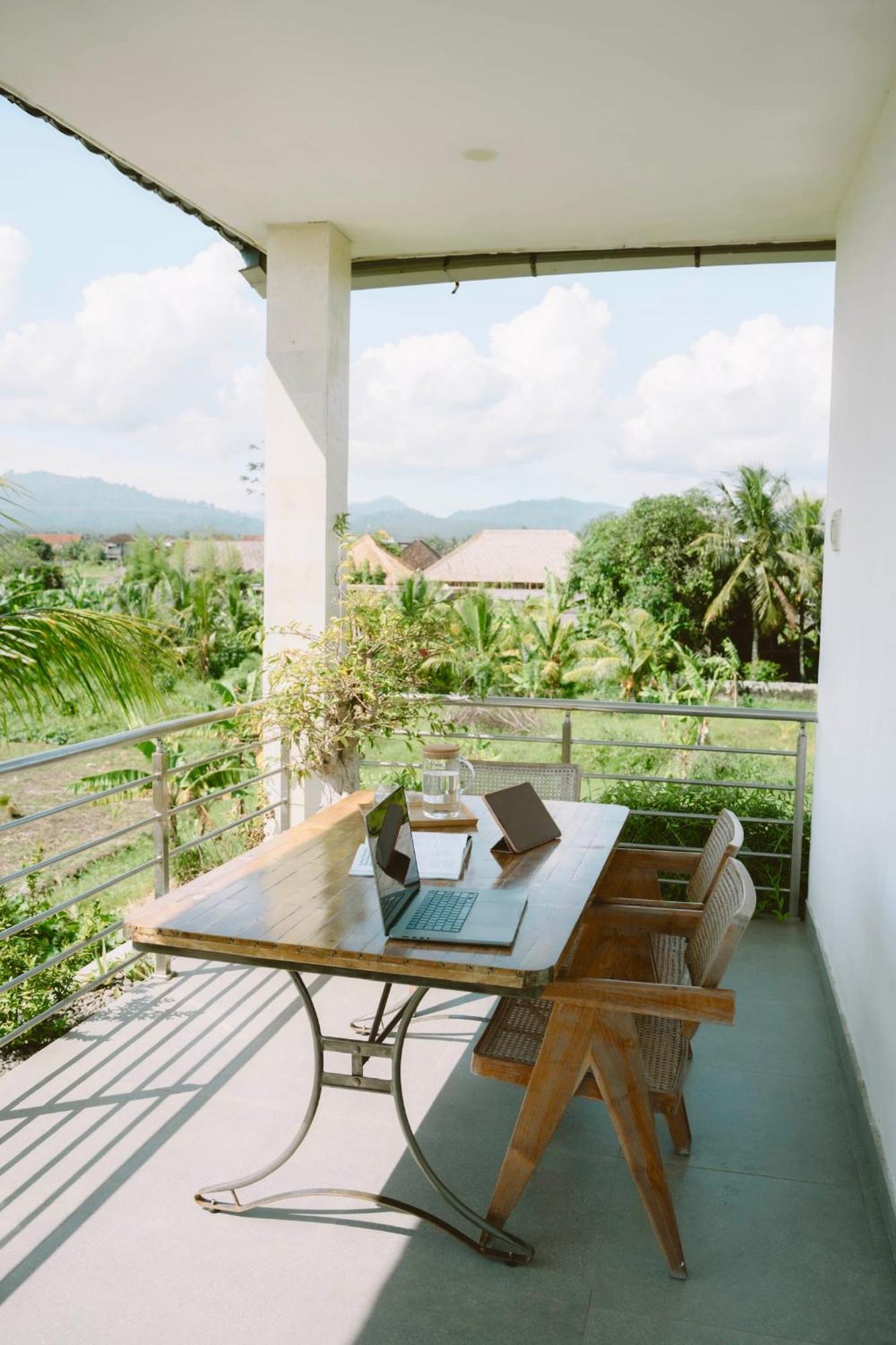 Three Palms Surf & Stay Medewi Airsatang Exterior foto